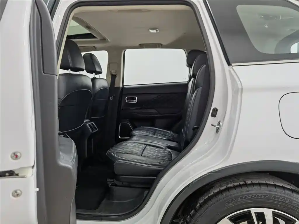 MITSUBISHI OUTLANDER