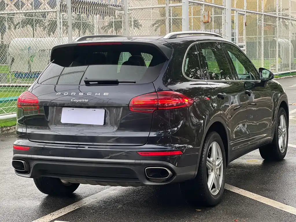 Porsche Cayenne — миниатюра 6