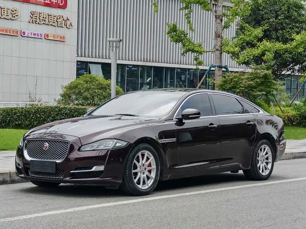 JAGUAR XJ