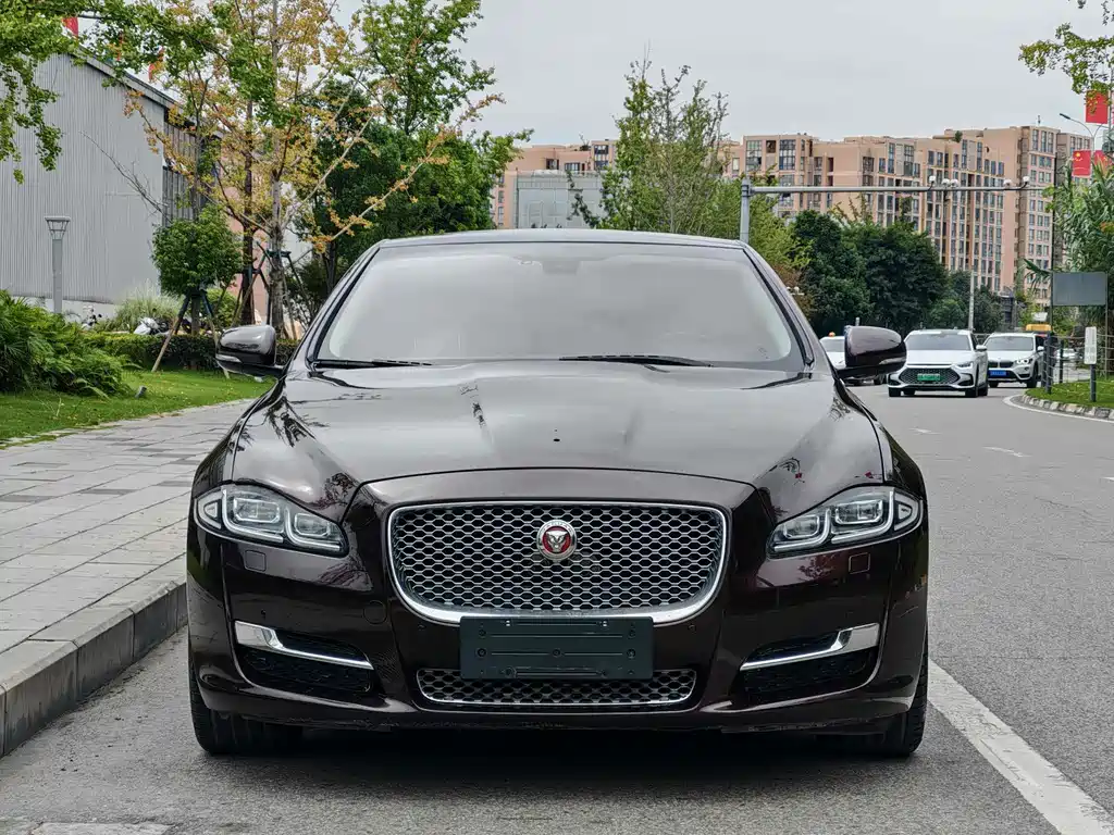 JAGUAR XJ