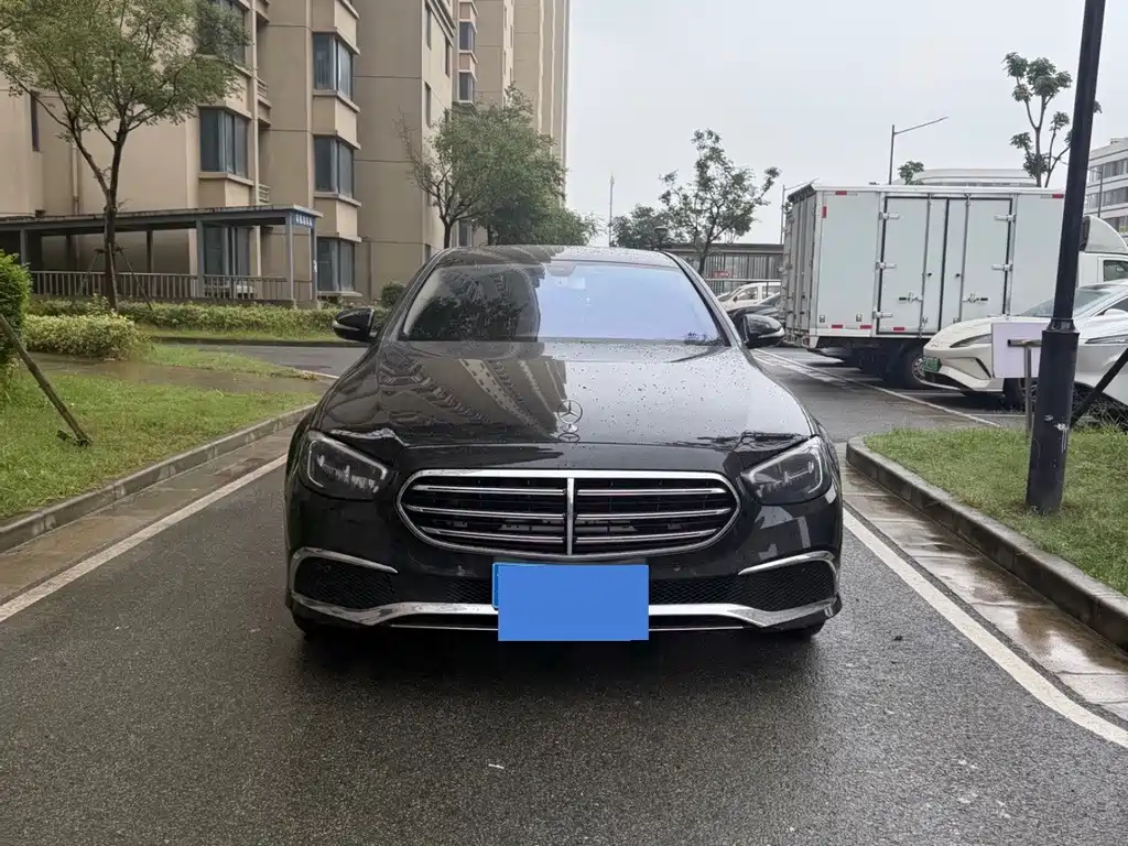 Mercedes-Benz E-Class — миниатюра 2