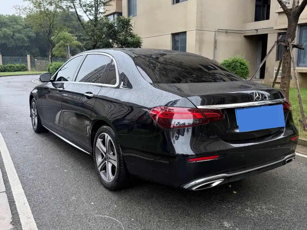 Mercedes-Benz E-Class — миниатюра 12
