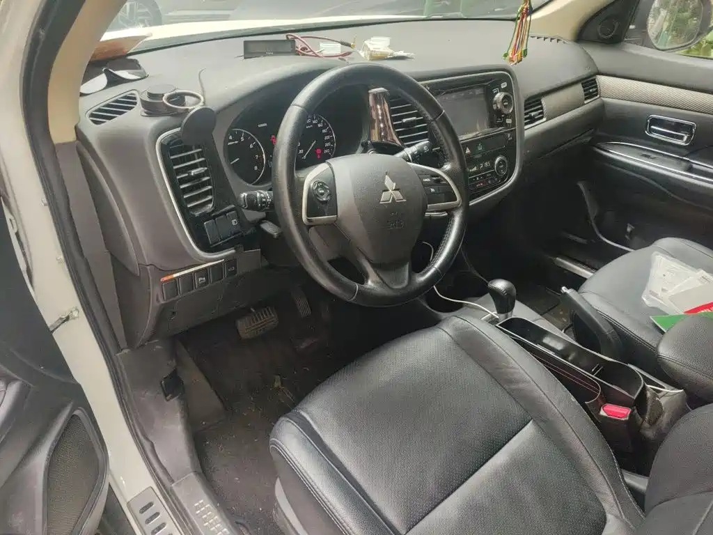 Mitsubishi Outlander (Import) — миниатюра 5