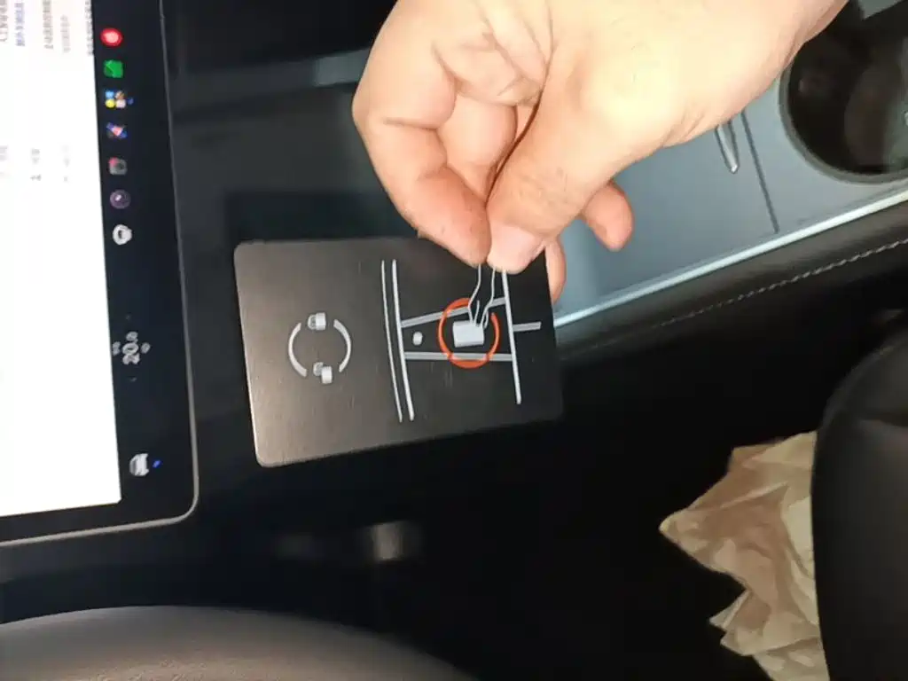 Tesla Model Y — миниатюра 9