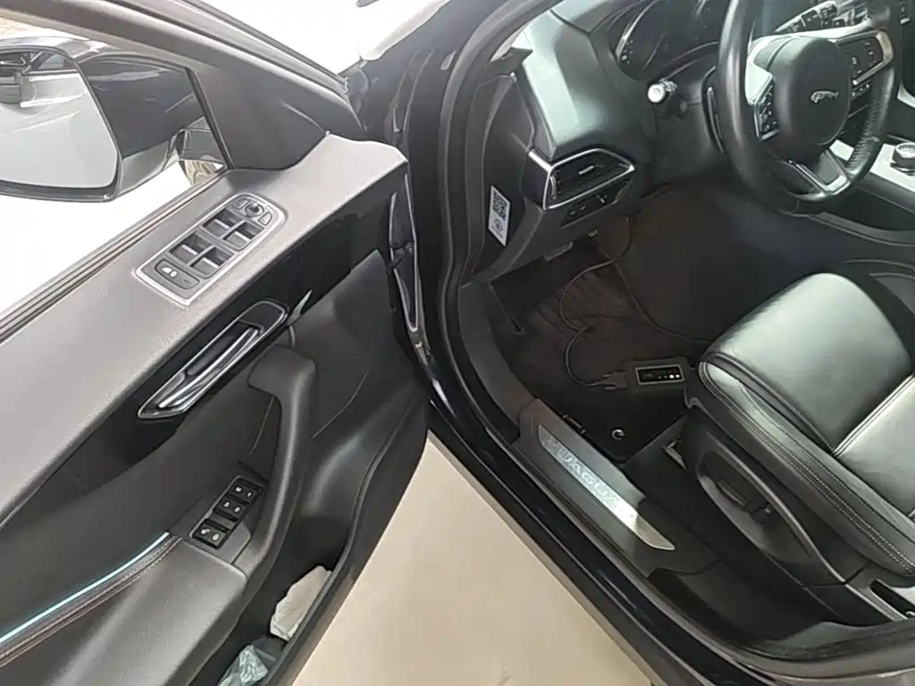 Jaguar F-PACE — миниатюра 16