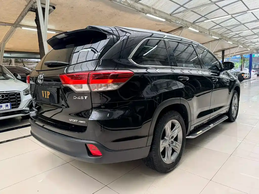 Toyota Highlander 2018 2.0T Luxury 7 мест V