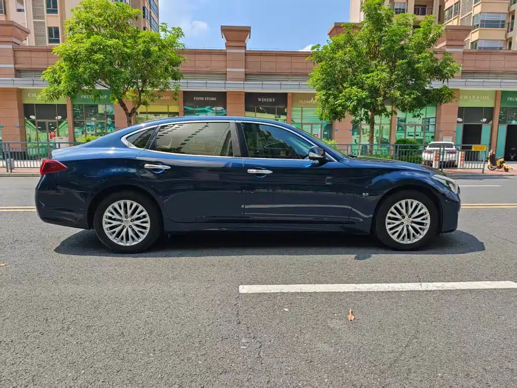 Infiniti Q70 — миниатюра 6