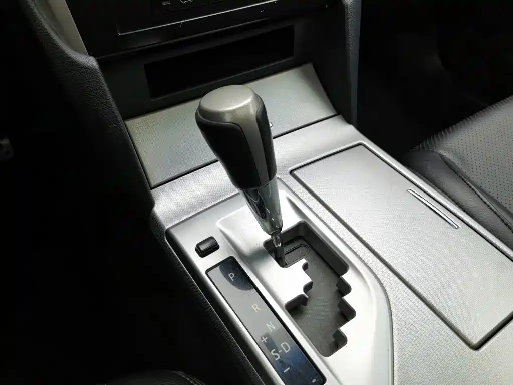 Toyota Camry — миниатюра 13