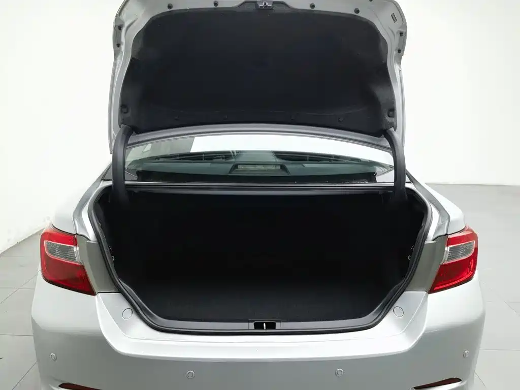Toyota Camry — миниатюра 16