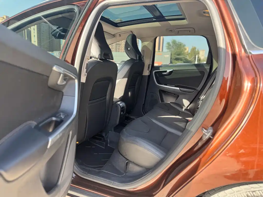Volvo XC60 — миниатюра 6