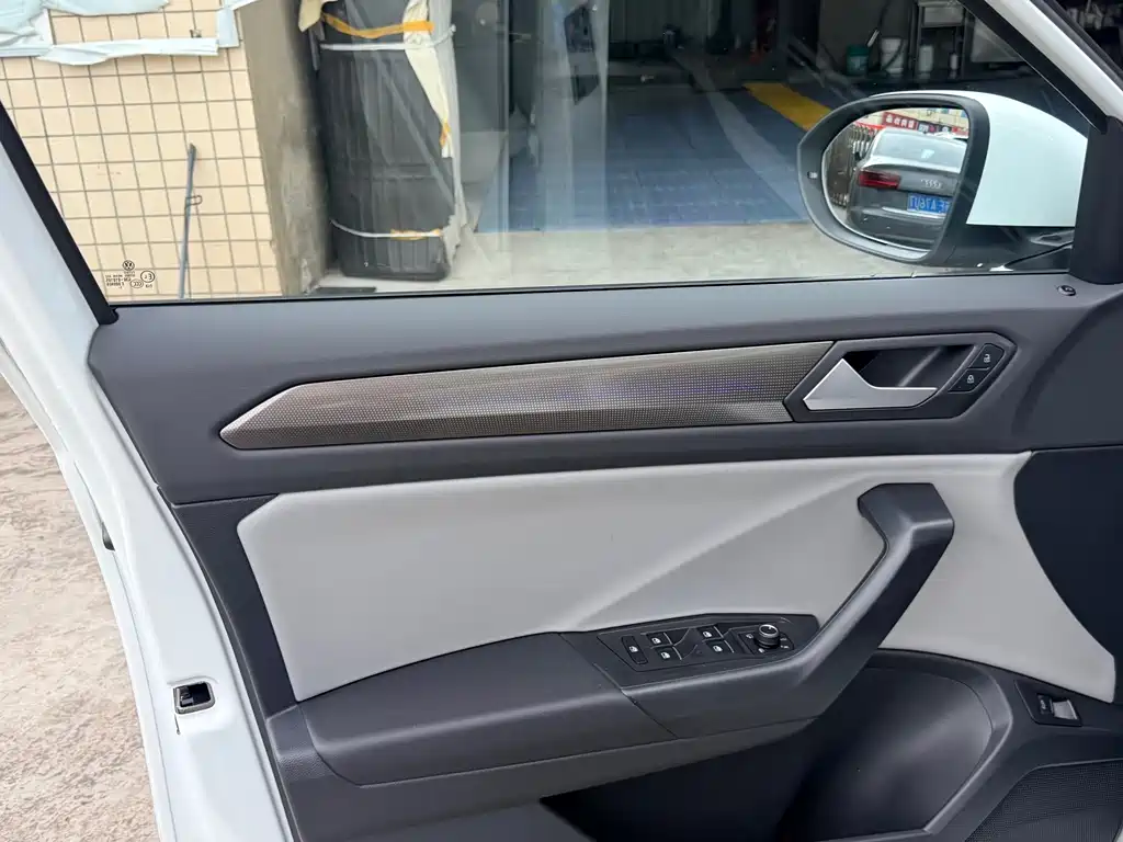 Volkswagen T-Roc — миниатюра 6