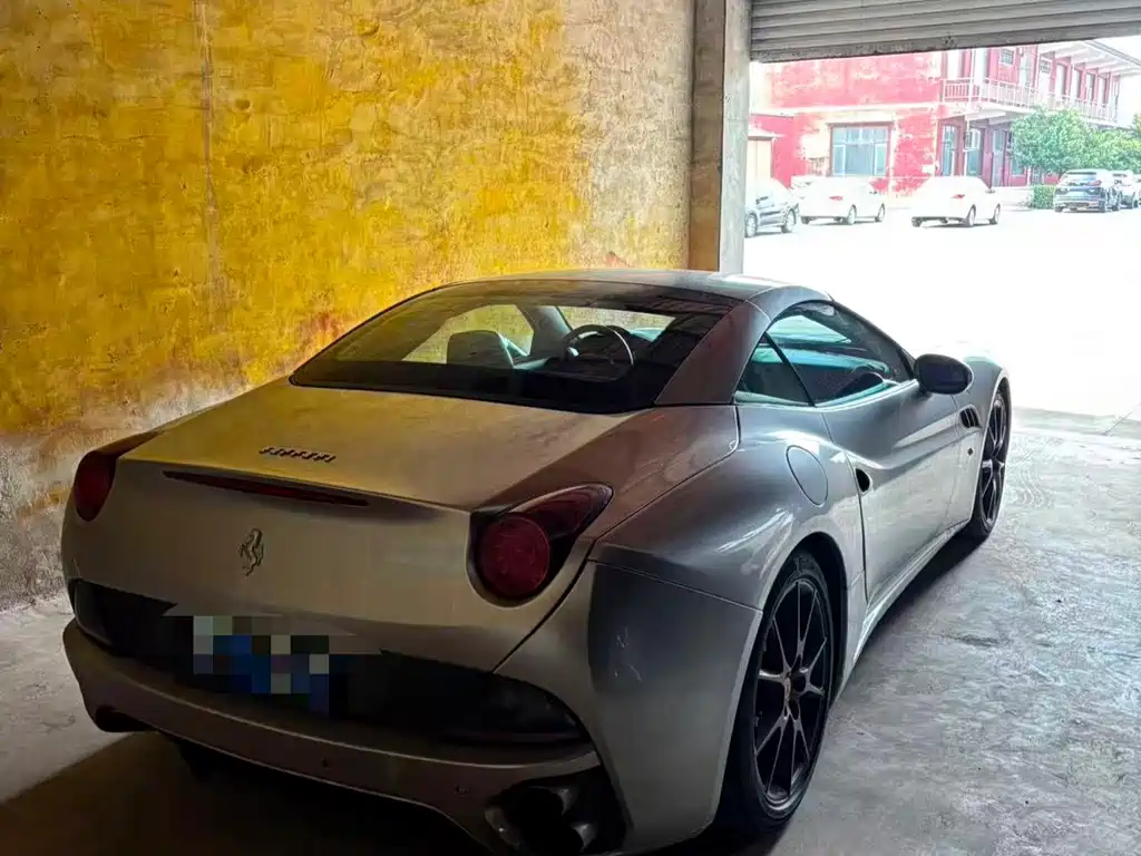 Ferrari California T 2009 4.3L