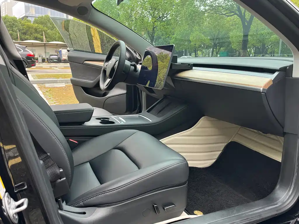 Tesla Model 3 — миниатюра 9