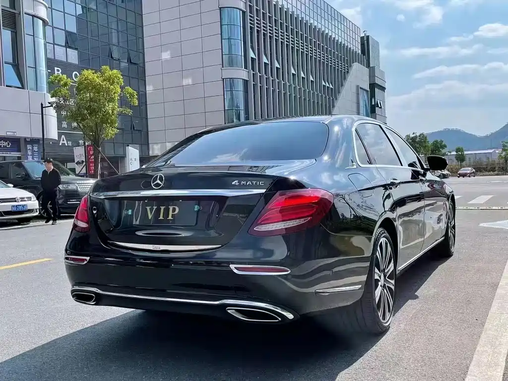 Mercedes-Benz E-Class — миниатюра 7