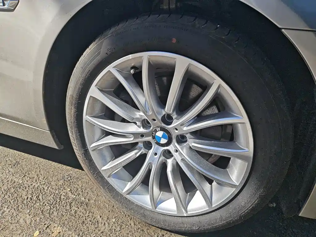 BMW 5 Series — миниатюра 24