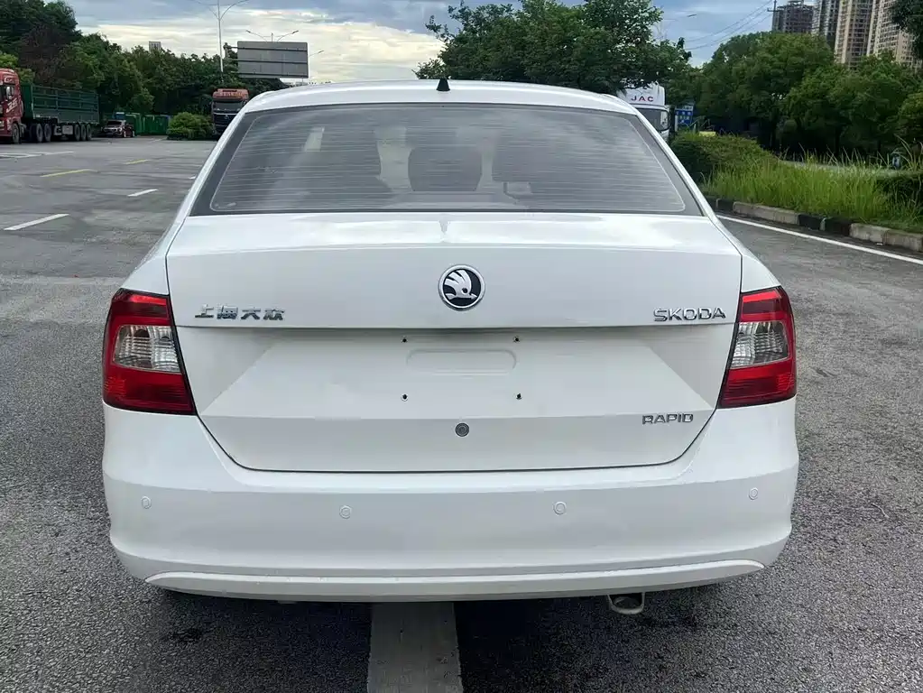 Skoda Rapid 2013 1.4L MT
