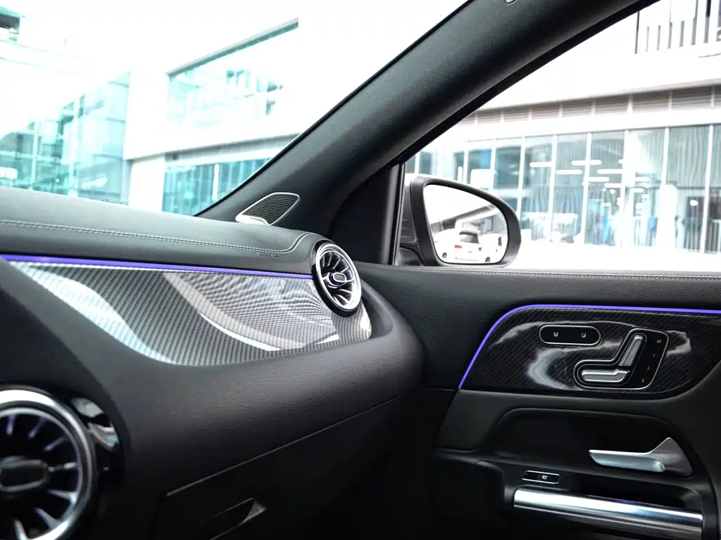 MERCEDES-BENZ GLA AMG