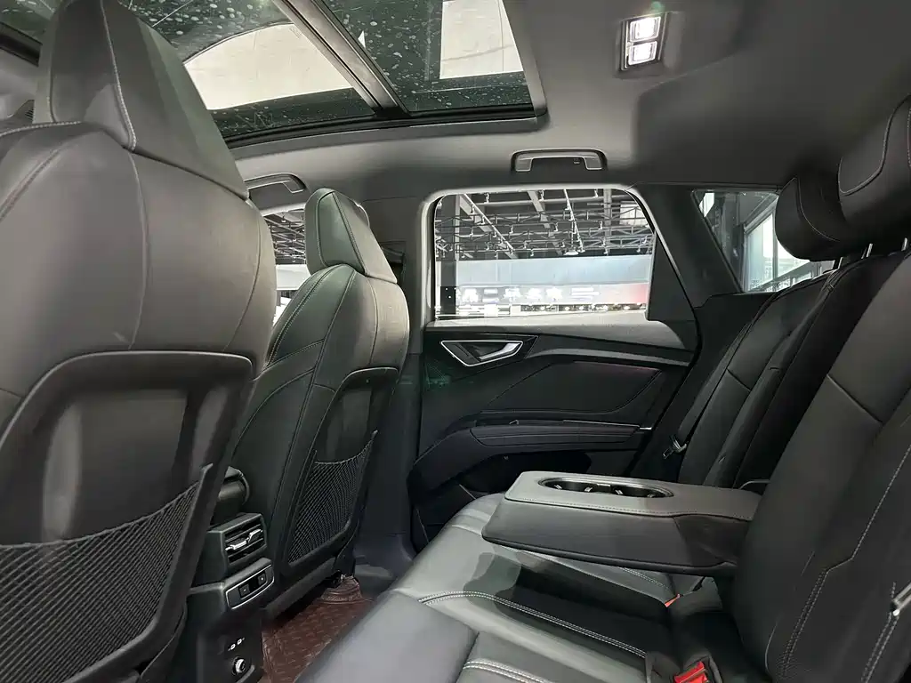 Audi Q4 e-tron — миниатюра 16