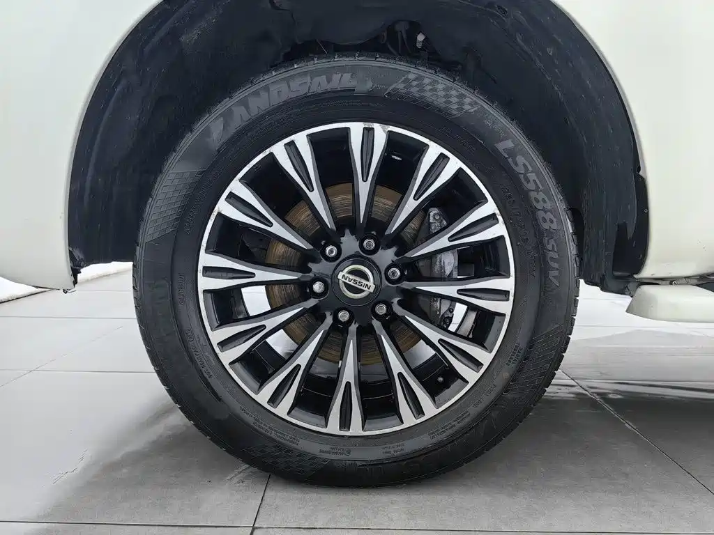 Nissan Patrol — миниатюра 17