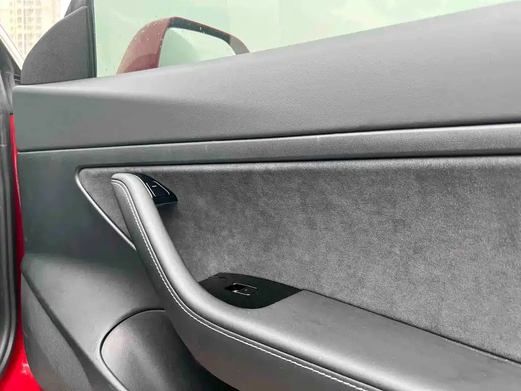 Tesla Model 3 — миниатюра 11