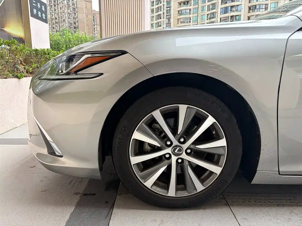 Lexus ES — миниатюра 11