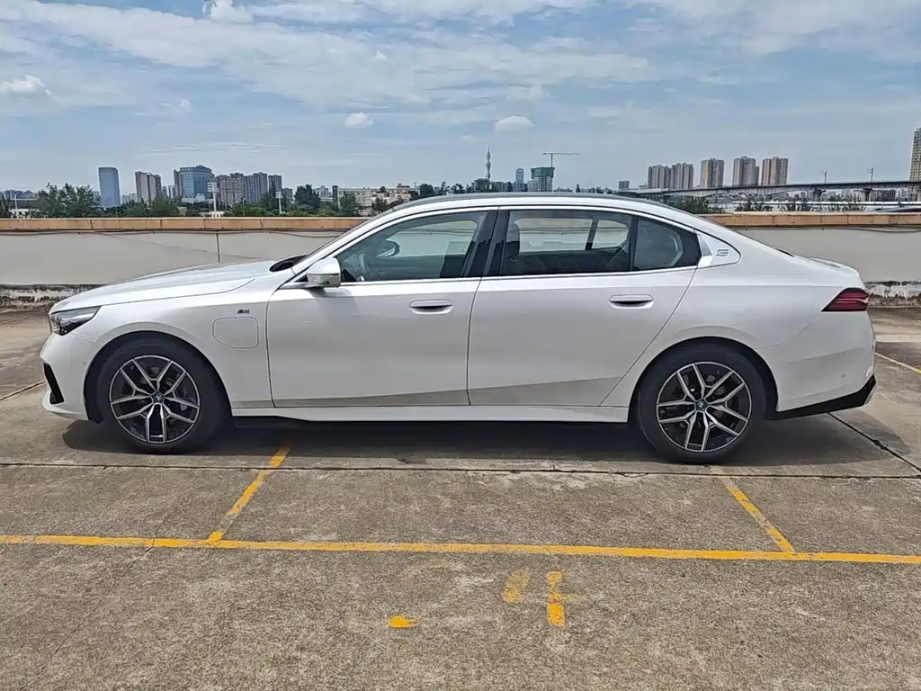 BMW i5 2024 eDrive 35L Premium M Sport