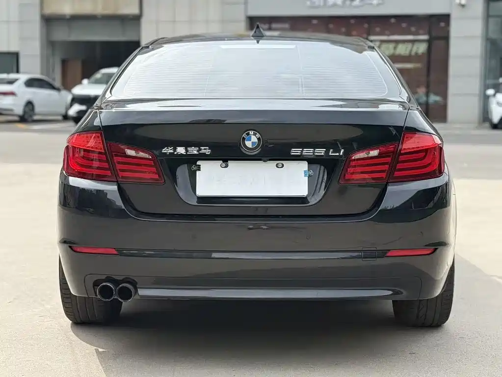 BMW 5 Series — миниатюра 9