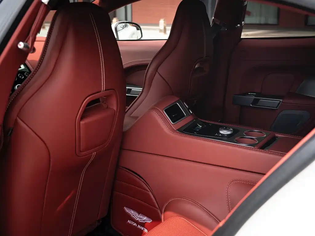 Aston Martin Rapide — миниатюра 19