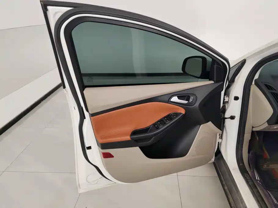 Ford Focus — миниатюра 7