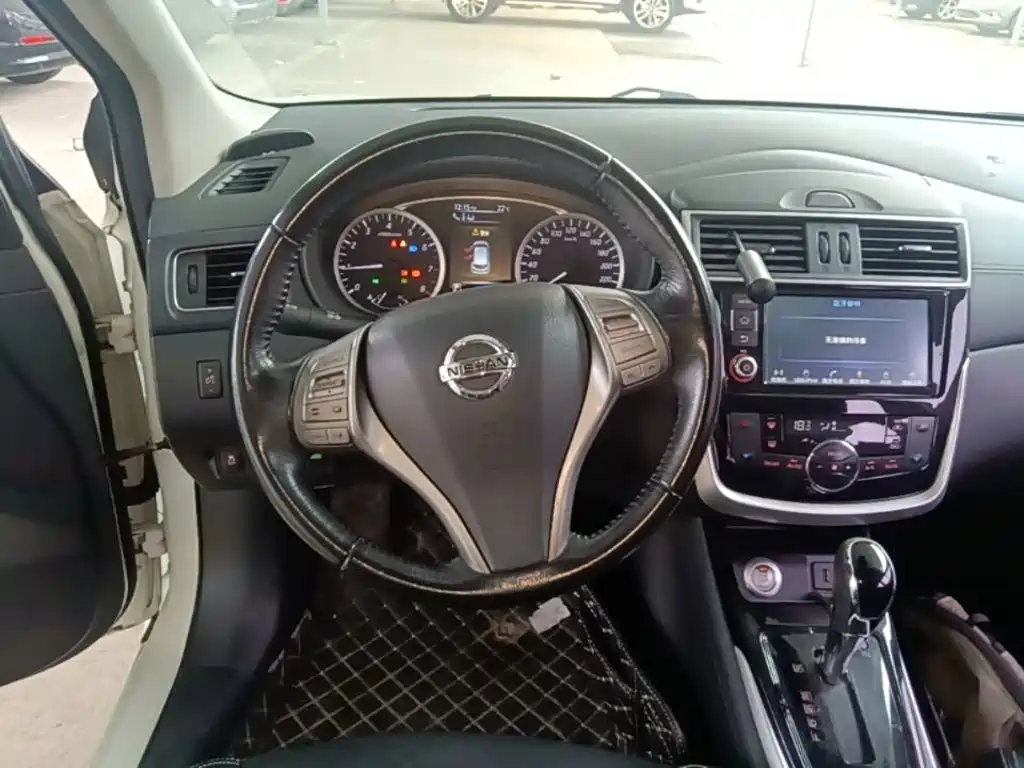 Nissan Tiida — миниатюра 11