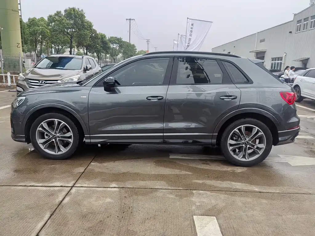 Audi Q3 2023 35 TFSI Fashion (1.4T)
