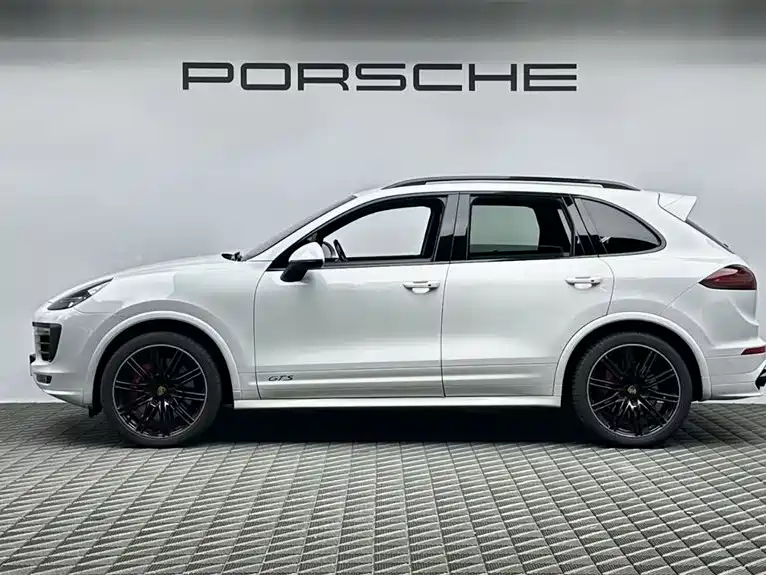 Porsche Cayenne — миниатюра 5