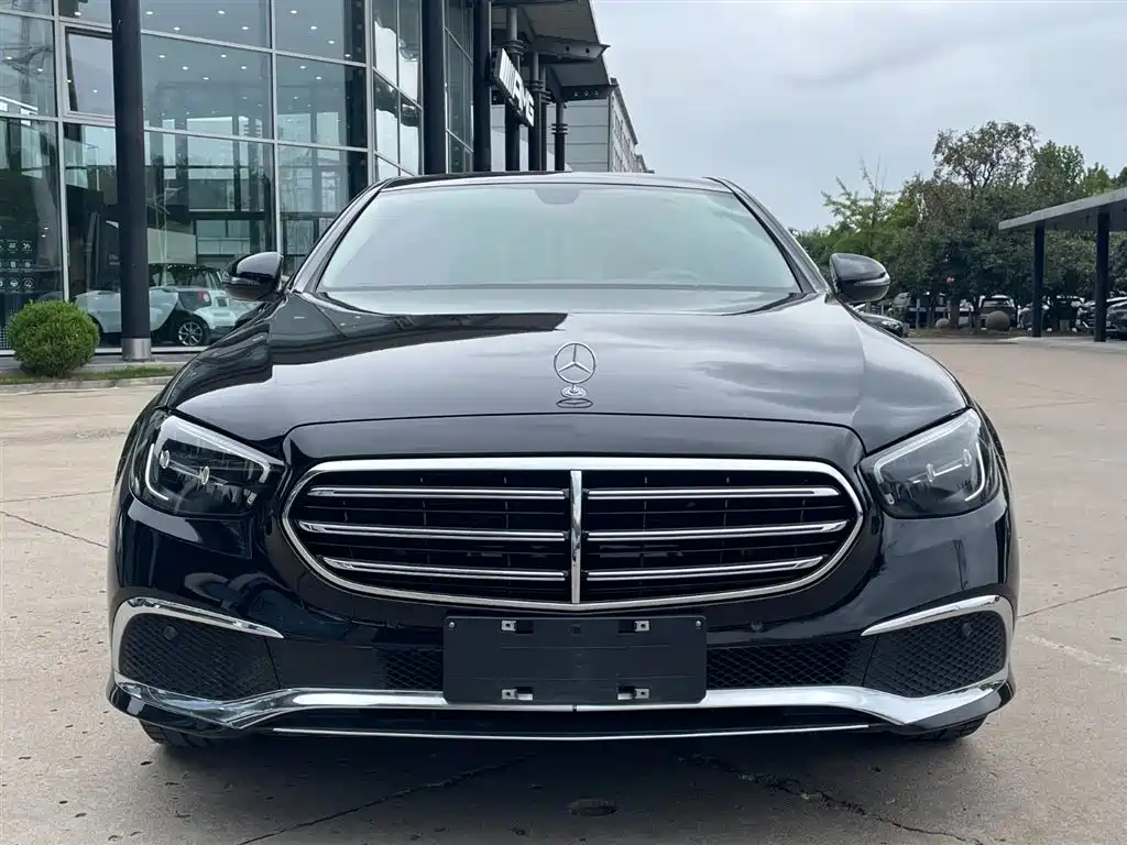 Mercedes-Benz E-Class — миниатюра 2