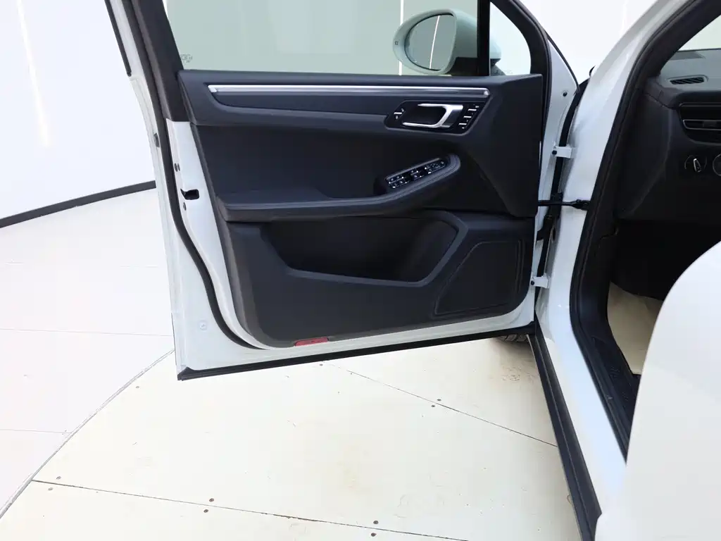 Porsche Macan — миниатюра 23