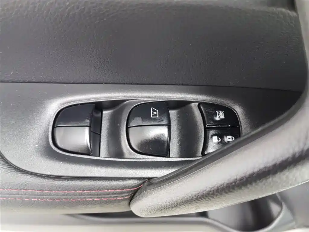 Nissan Qashqai 2017 2.0L CVT Smart V