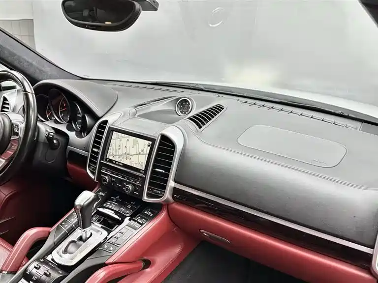 Porsche Cayenne — миниатюра 14