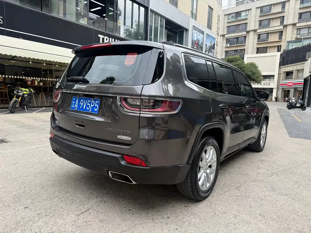 Jeep Commander — миниатюра 5