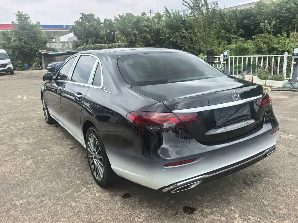 Mercedes-Benz E-Class — миниатюра 7