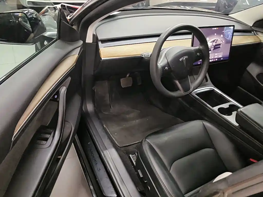 Tesla Model 3 — миниатюра 16