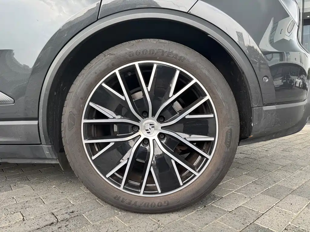 Porsche Macan EV — миниатюра 15