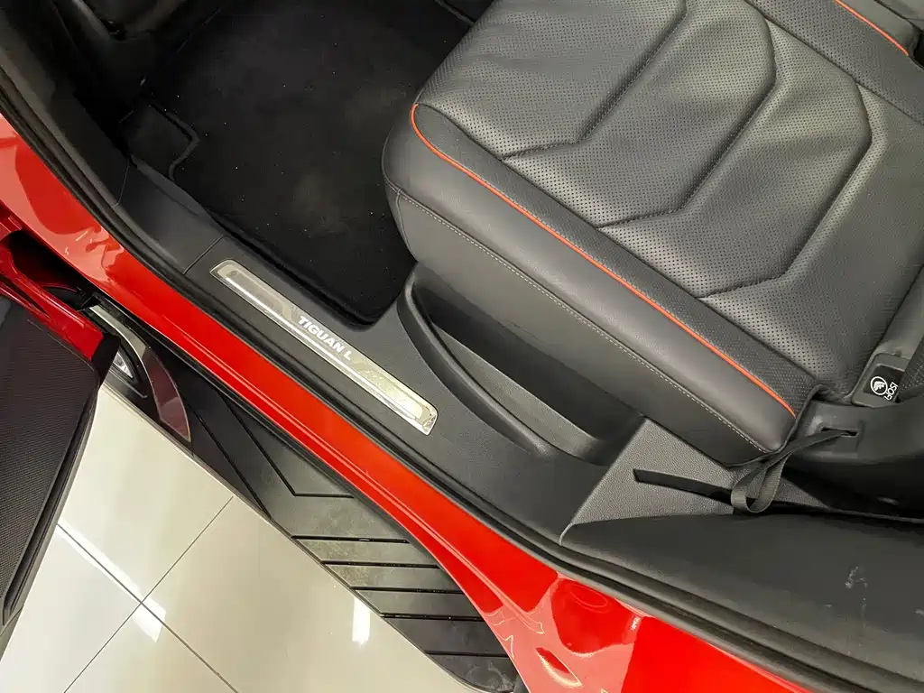 Volkswagen Tiguan L — миниатюра 42