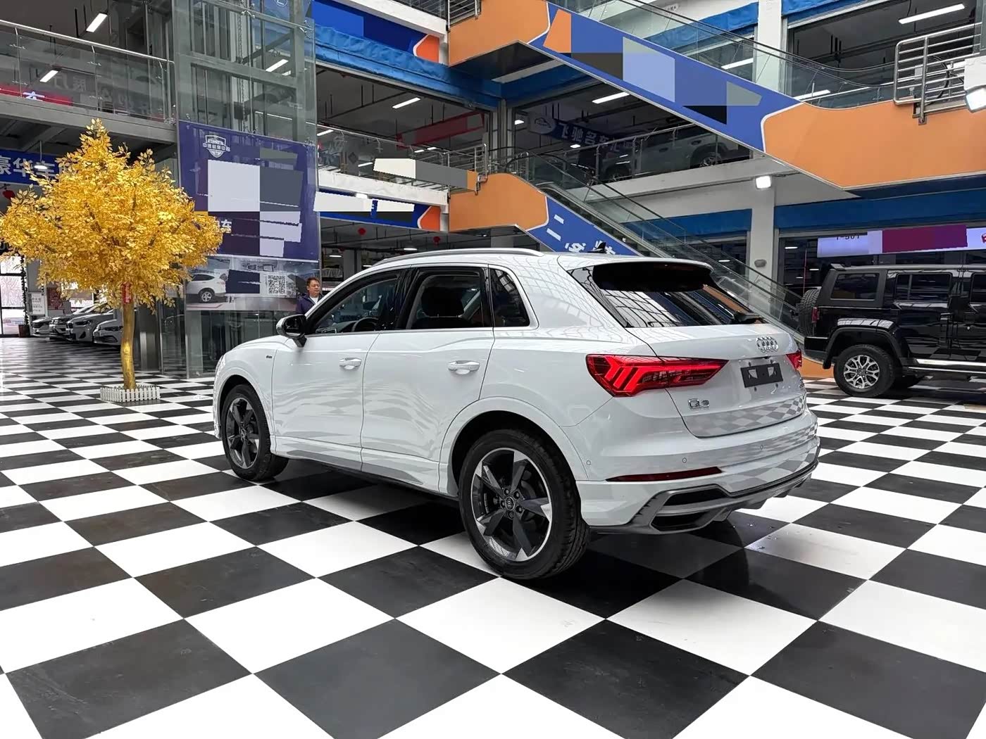 Audi Q3 1.4 л 2023 г. Белый, пробег 22000 км
