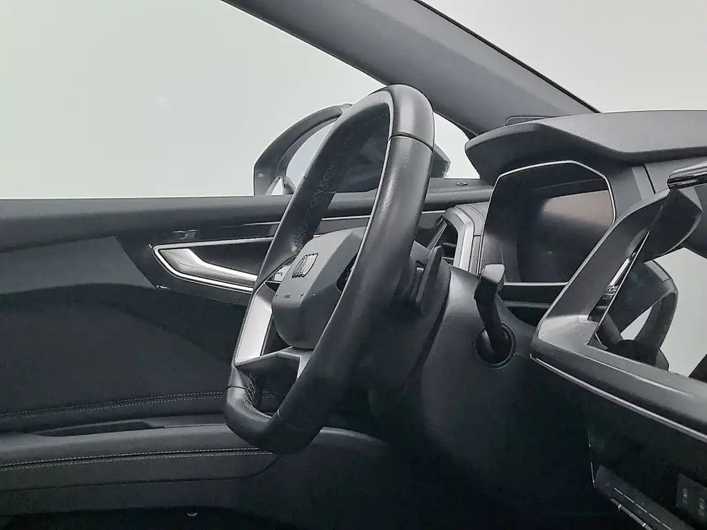 Audi Q4 e-tron 2023 — фото 22