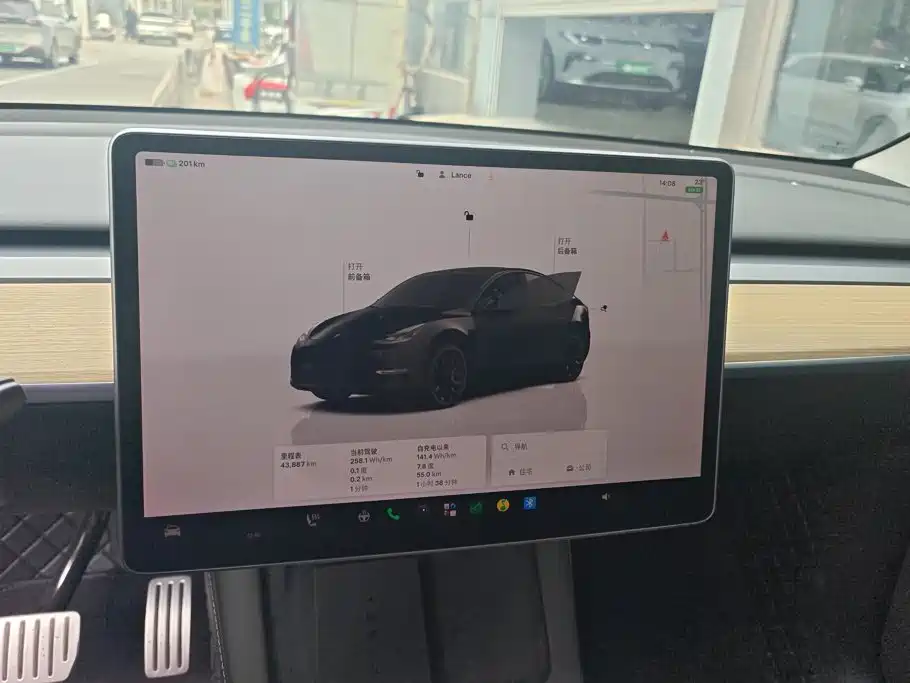 Tesla Model Y — миниатюра 14