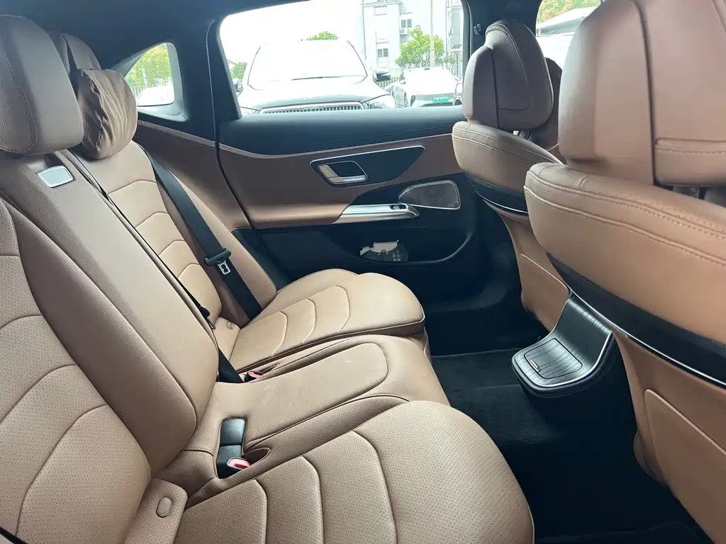 Mercedes-Benz E-Class — миниатюра 10