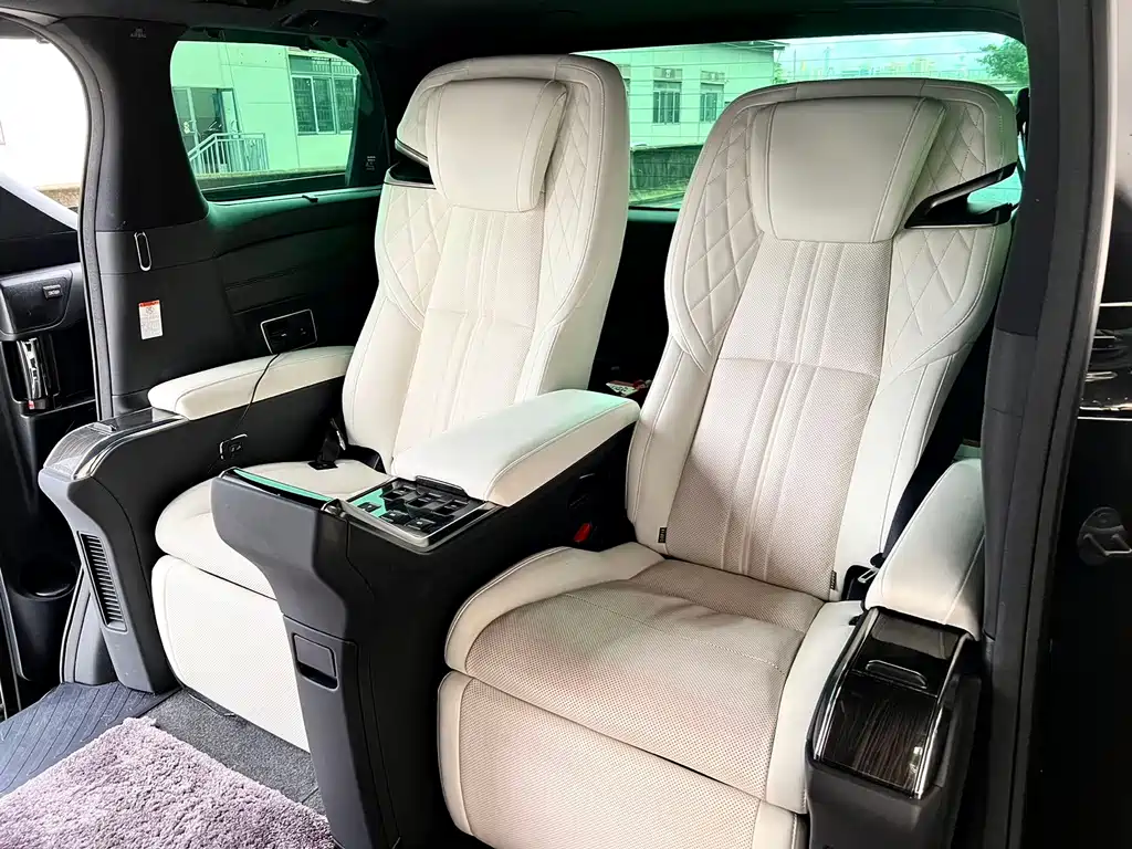 Lexus LM — миниатюра 20