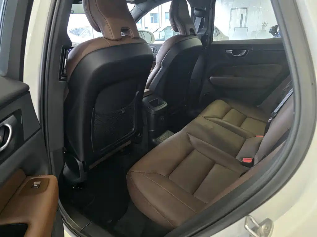 VOLVO XC60 PLUG IN HYBRID