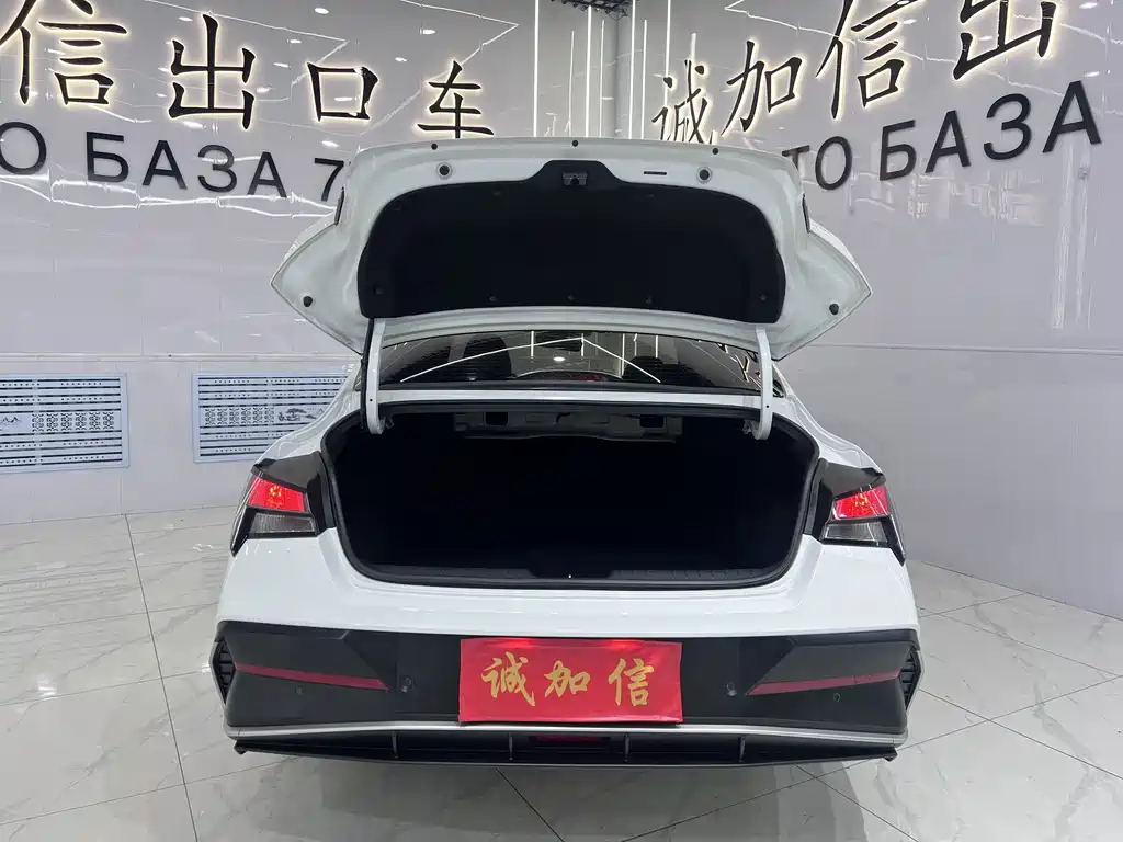 Hyundai Elantra — миниатюра 18