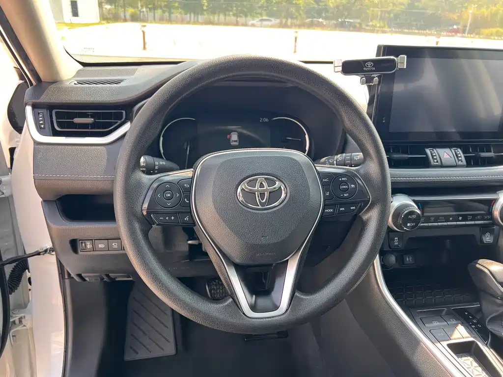 Toyota RAV4 — миниатюра 15