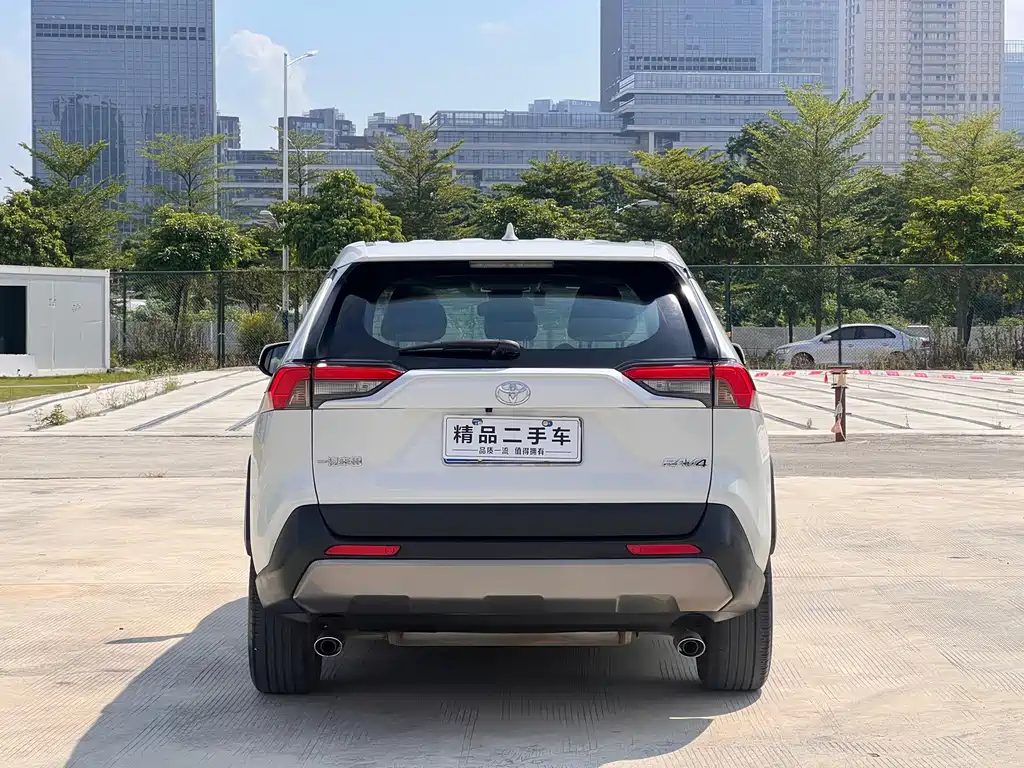 Toyota RAV4 — миниатюра 5